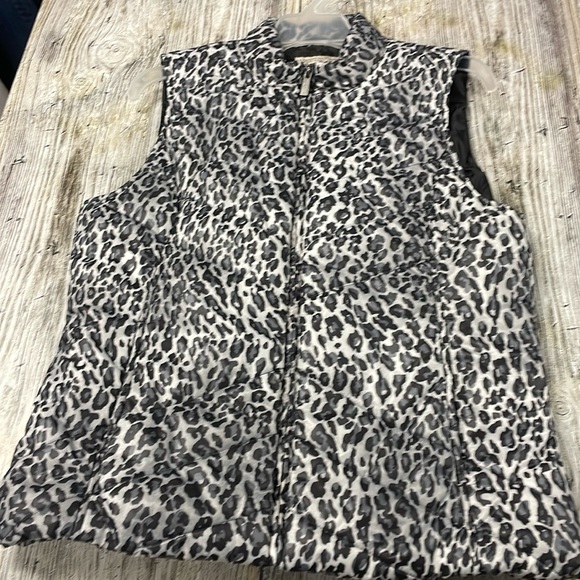 Jones New York Sport | Women’s Petite Gray Leopard Print Pattern Vest - Picture 1 of 5